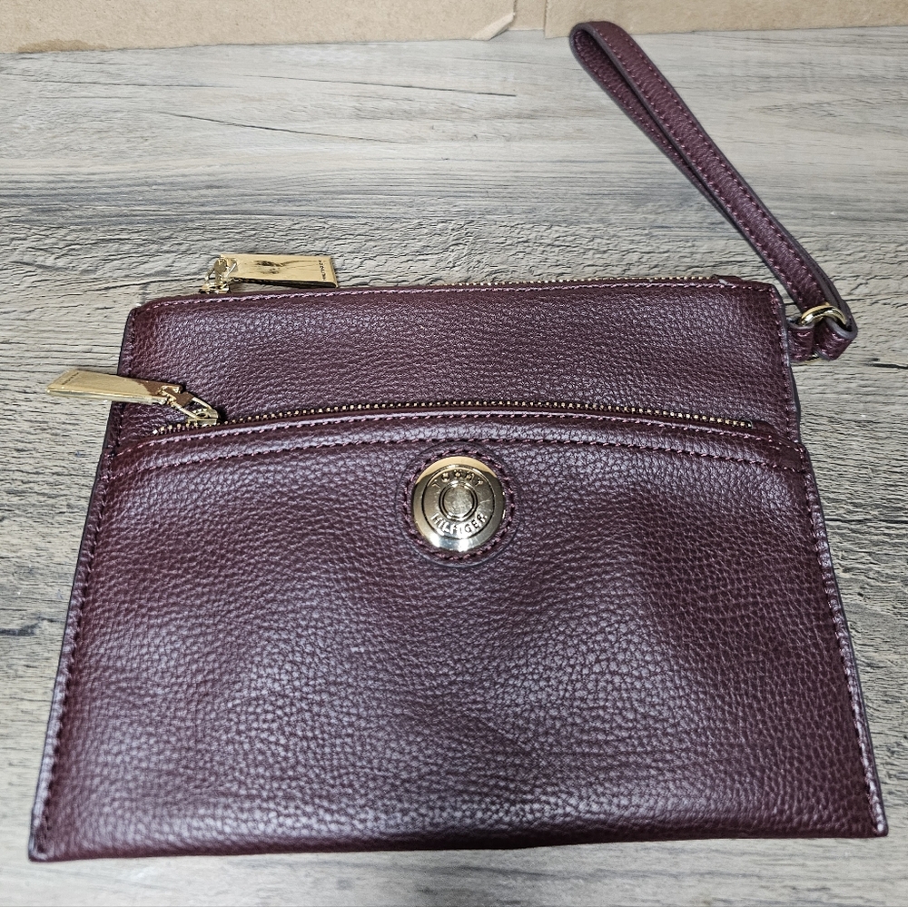 Tommy‎ Hilfiger Maroon Single Zip Wristlet